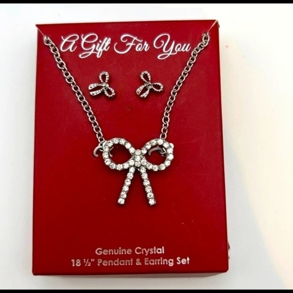 GENUINE‎ Crystal 18 1/2 “ Pendant and Earring Set - Picture 1 of 2